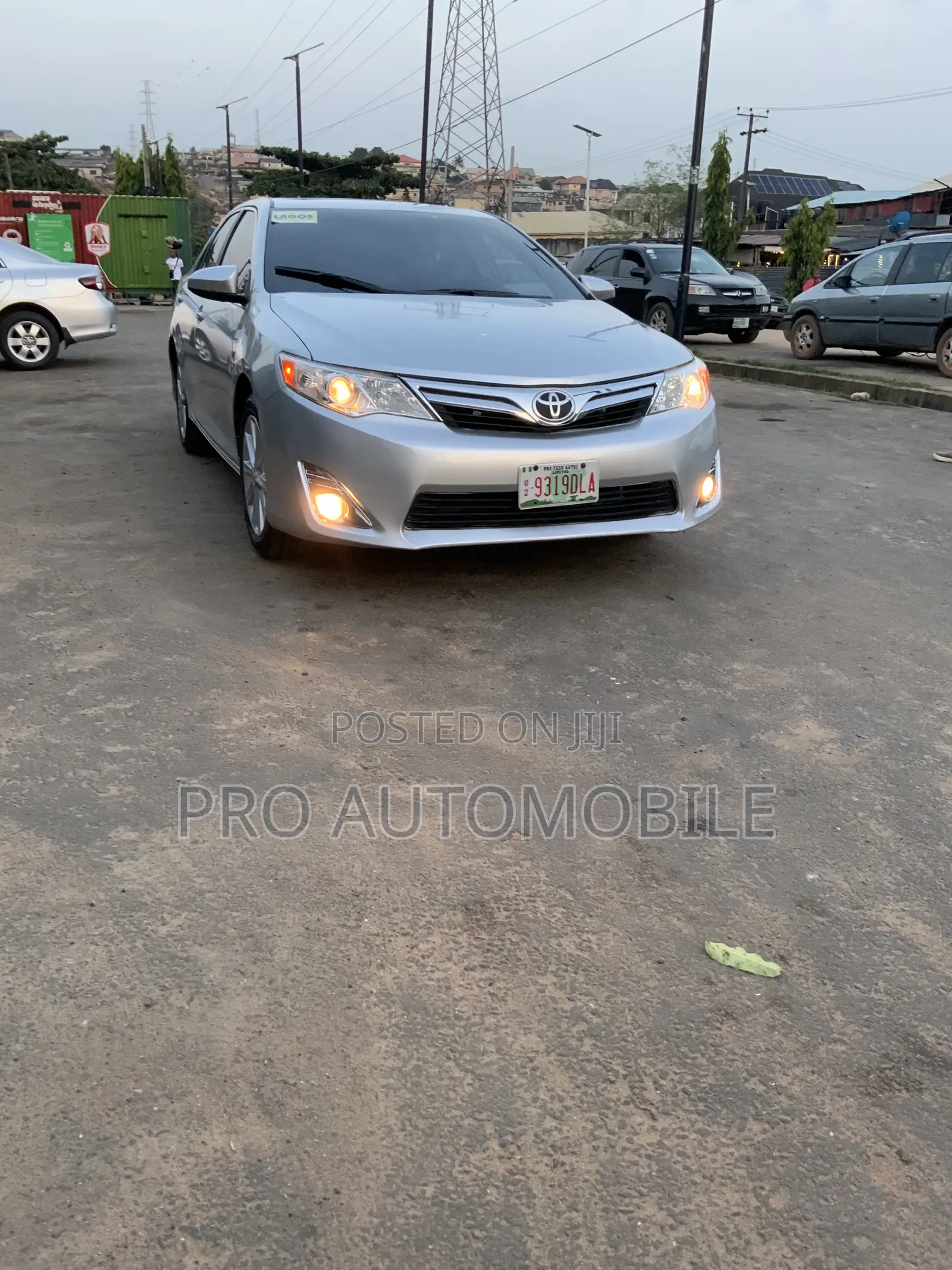 Toyota Camry XLE 4dr Sedan (2.5L 4cyl 6A) 2012 Silver
