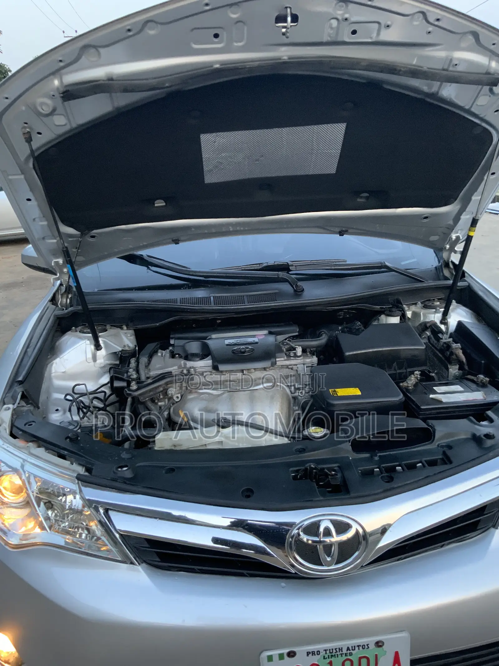 Toyota Camry XLE 4dr Sedan (2.5L 4cyl 6A) 2012 Silver