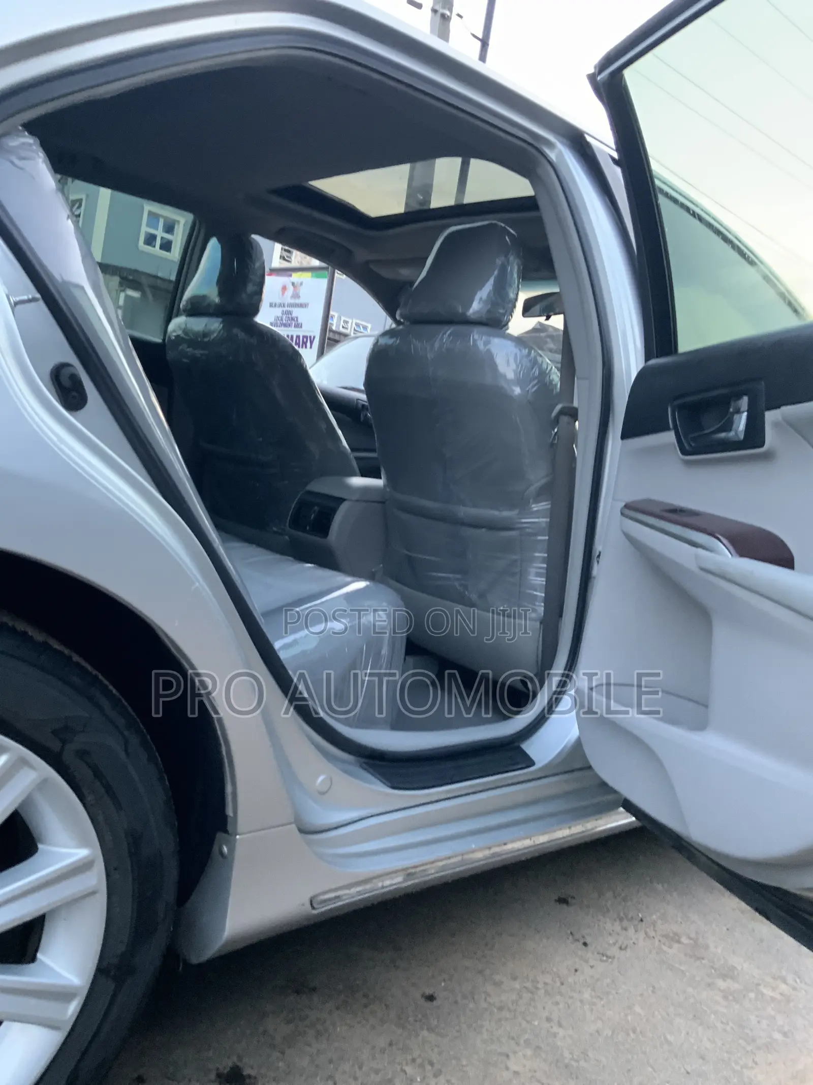 Toyota Camry XLE 4dr Sedan (2.5L 4cyl 6A) 2012 Silver