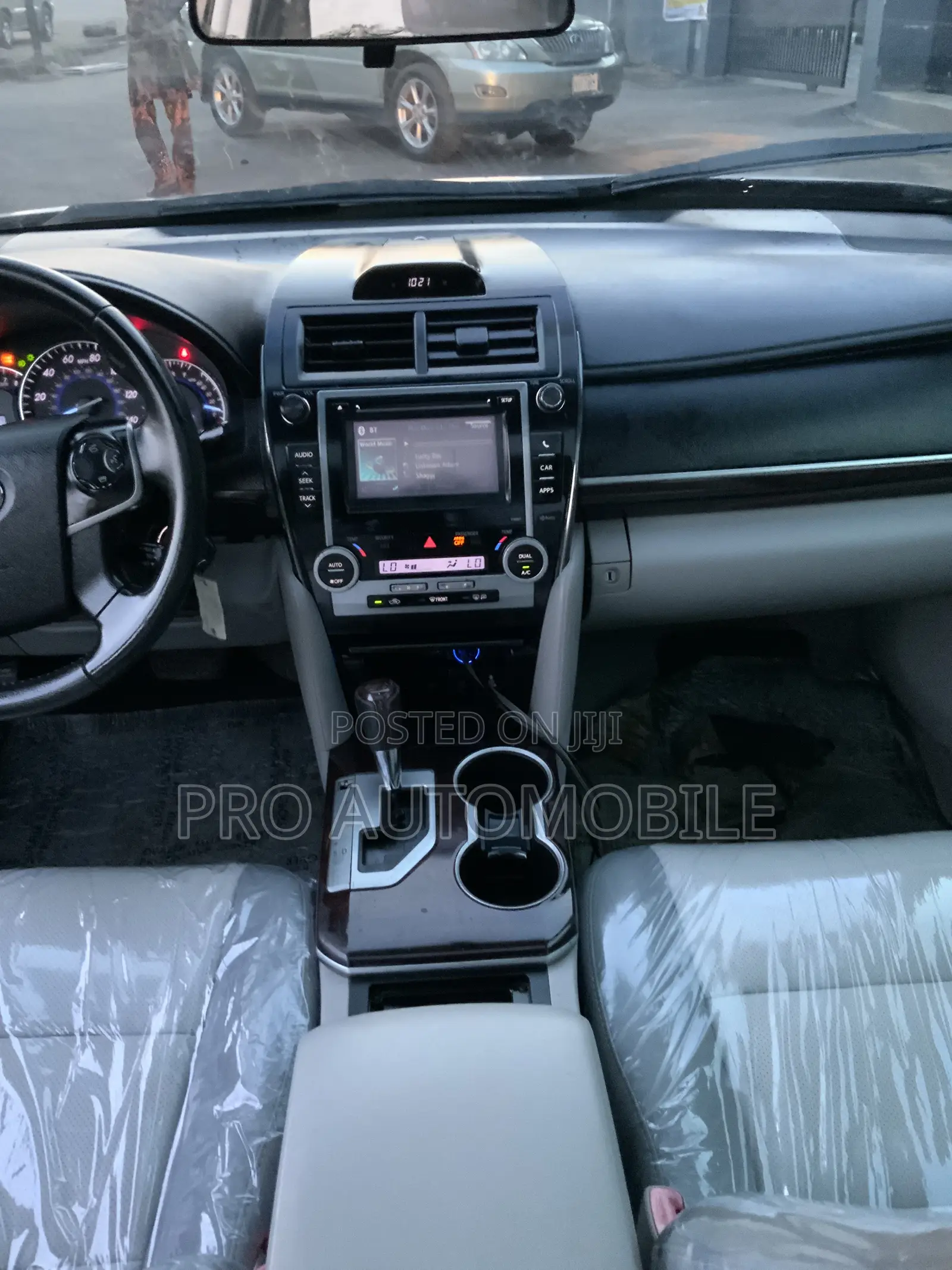 Toyota Camry XLE 4dr Sedan (2.5L 4cyl 6A) 2012 Silver