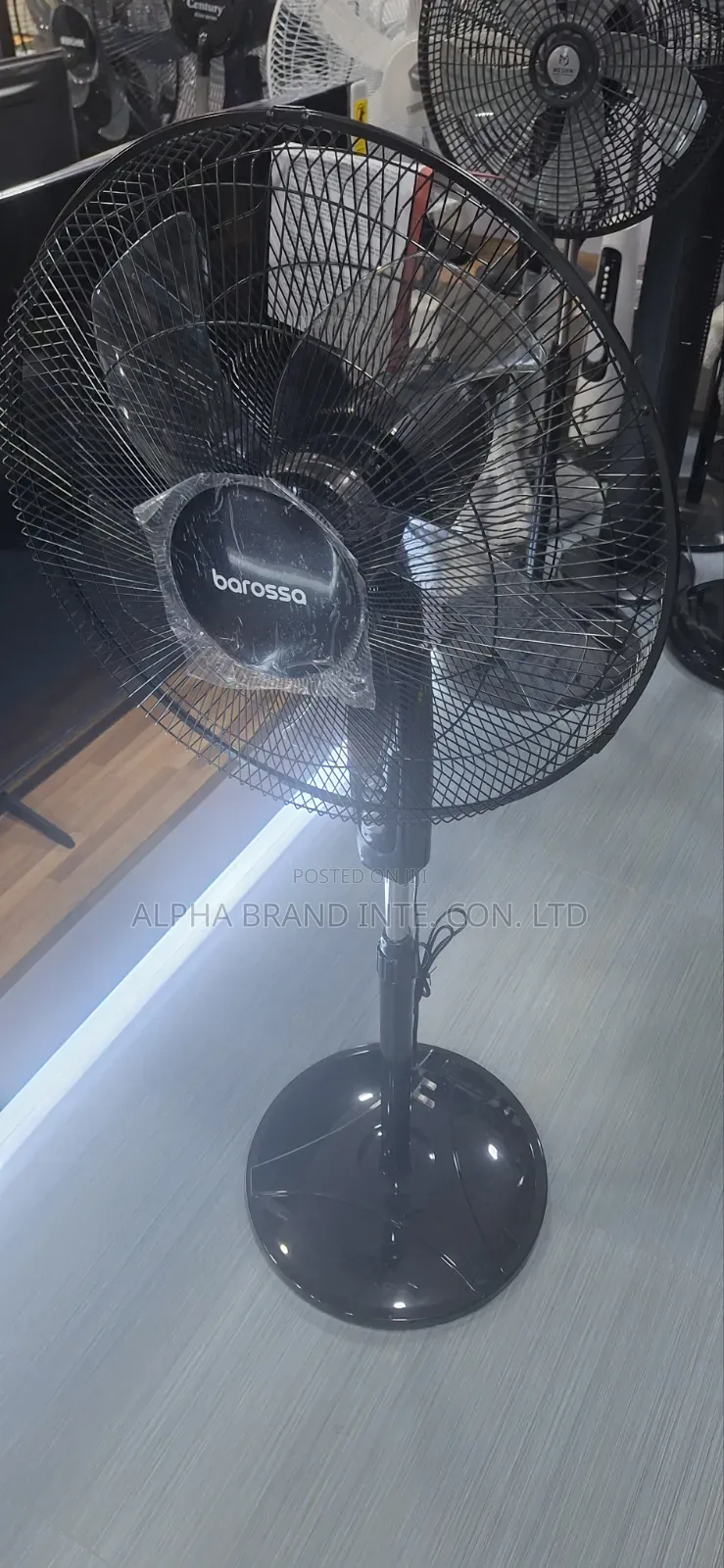 Barossa 18" Standing Fan