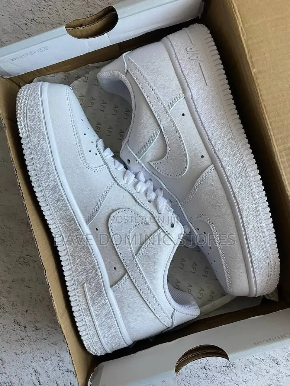 Original Nike Airforce 1 Sneaker (Comes With Shoe Shine Wipes)