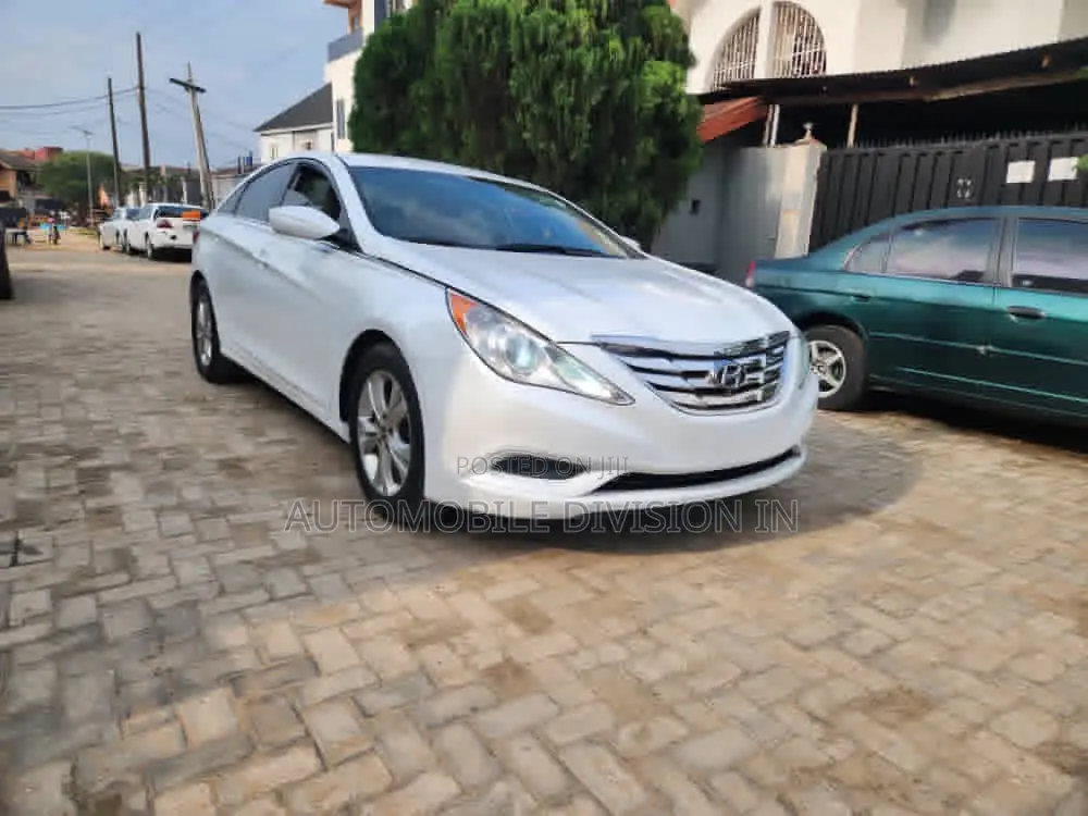 Hyundai Sonata GLS Sedan FWD (2.4L 4cyl 6A) 2013 White