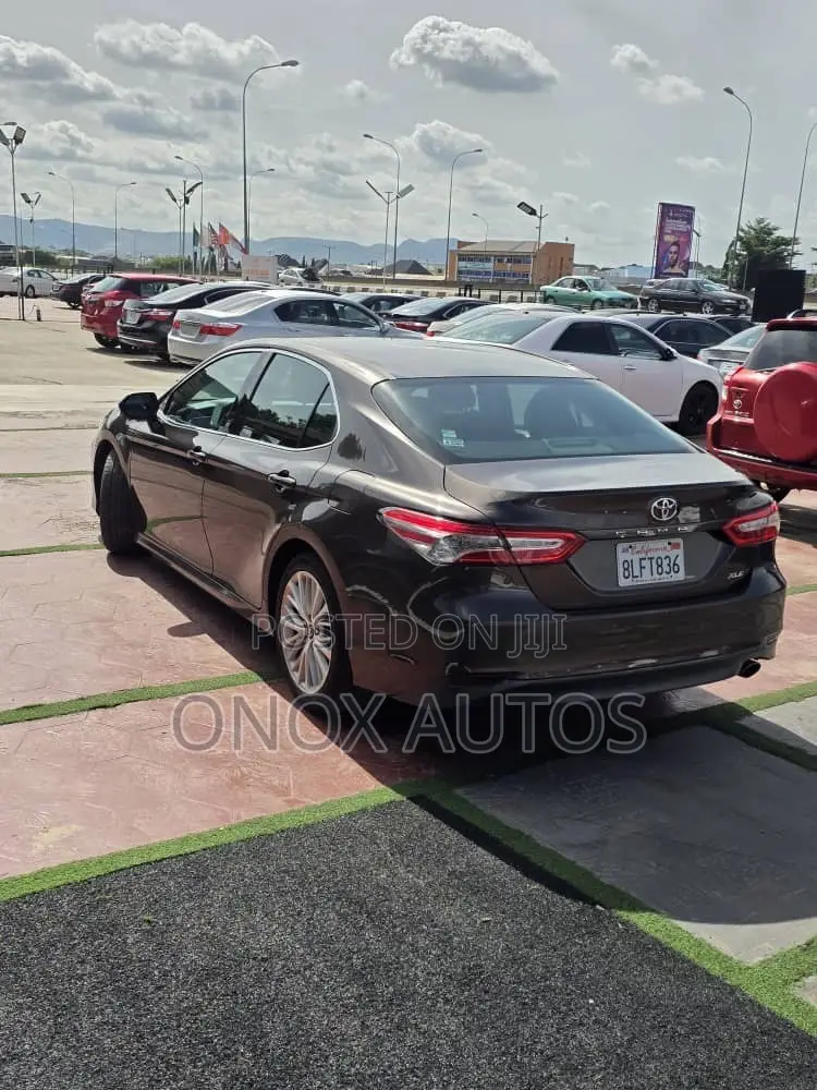 Toyota Camry XLE V6 FWD (3.5L 6cyl 8AM) 2018 Brown