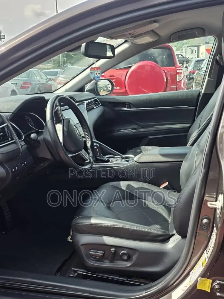 Toyota Camry XLE V6 FWD (3.5L 6cyl 8AM) 2018 Brown