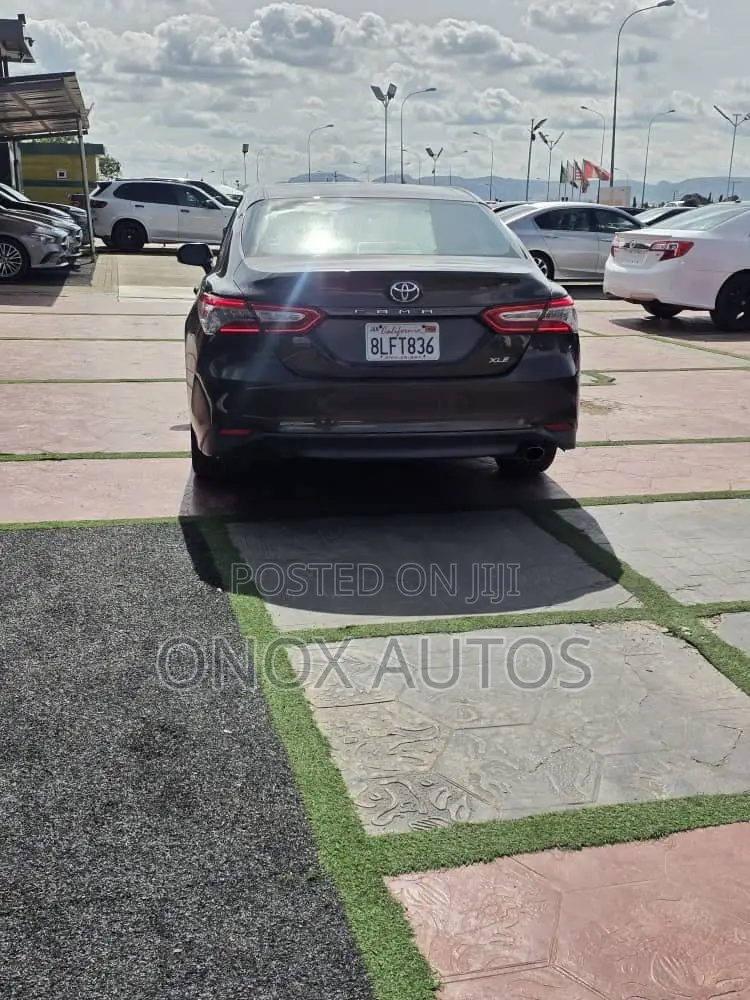 Toyota Camry XLE V6 FWD (3.5L 6cyl 8AM) 2018 Brown