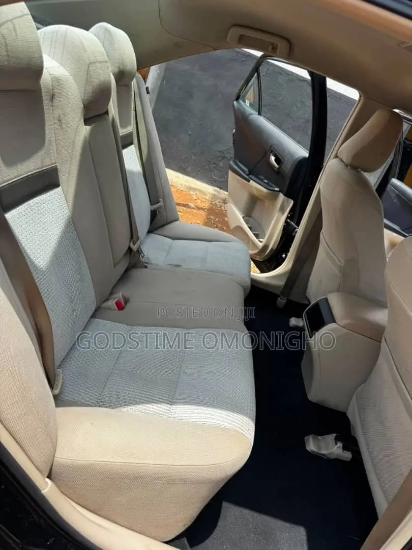 Toyota Camry LE 4dr Sedan (2.5L 4cyl 6A) 2012