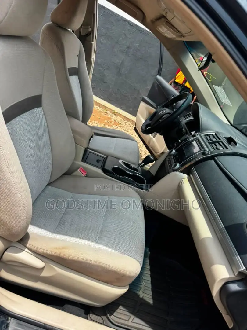 Toyota Camry LE 4dr Sedan (2.5L 4cyl 6A) 2012