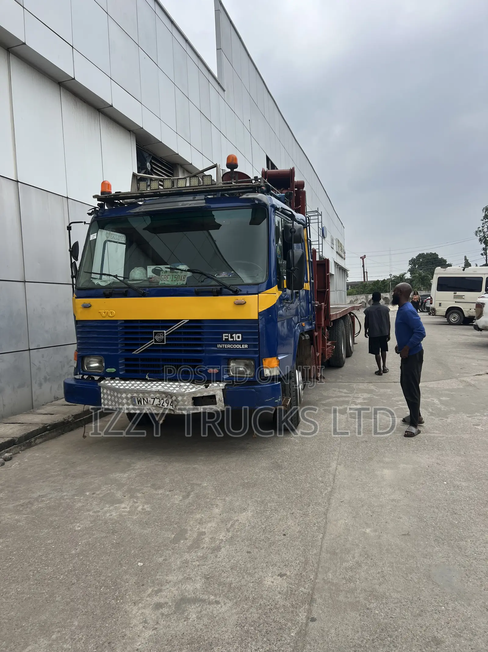 Hiab Truck for Heavy Equipment Moving