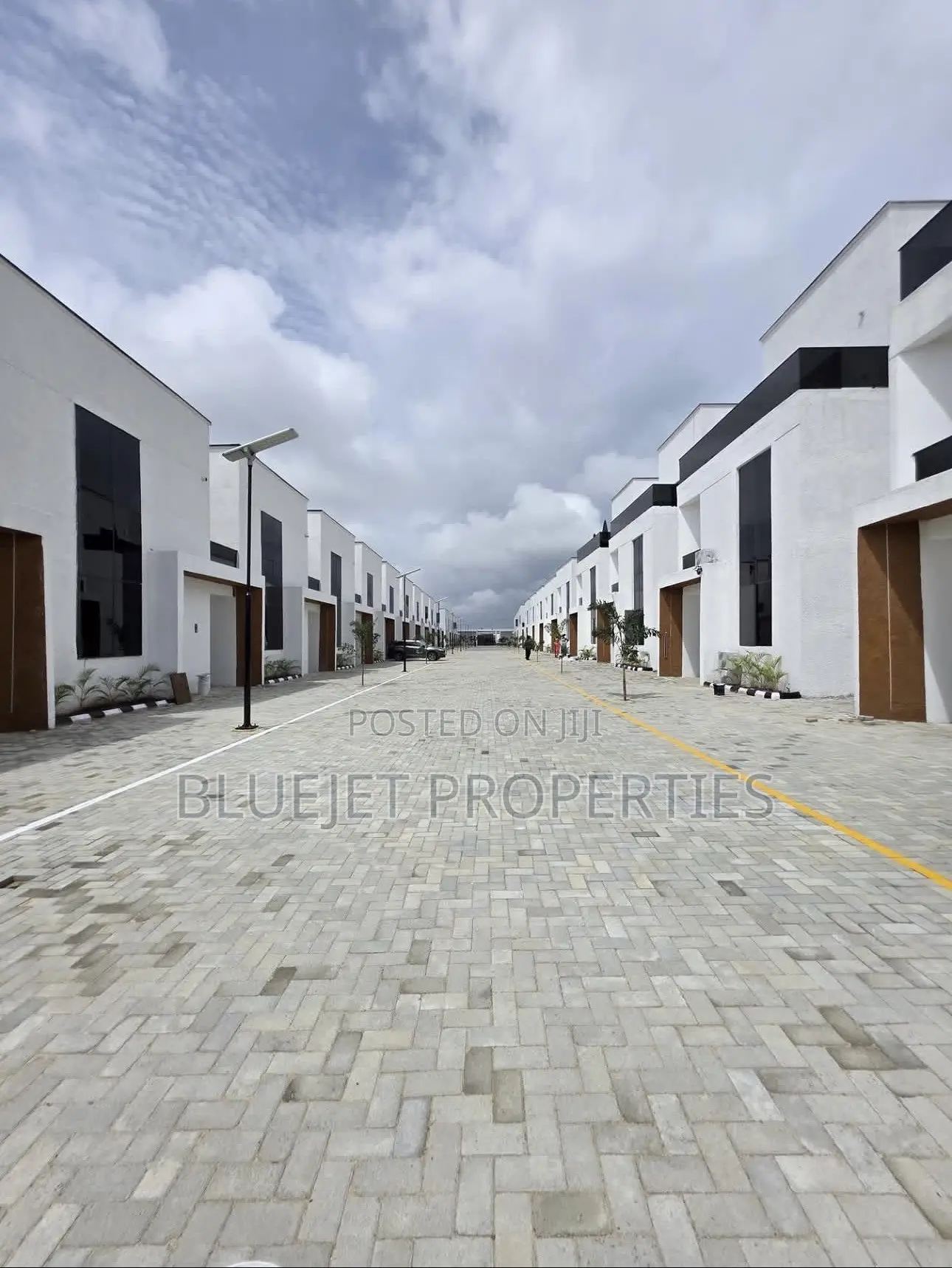 3bdrm Duplex in Ogombo for sale