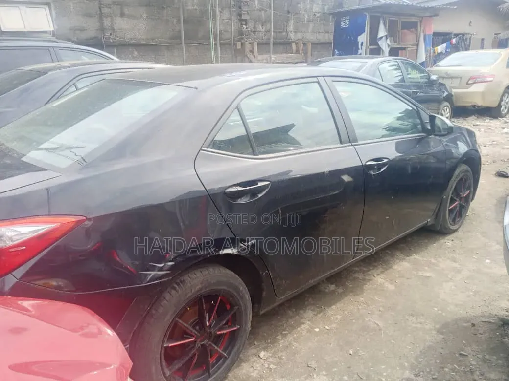 Toyota Corolla 2015 Black