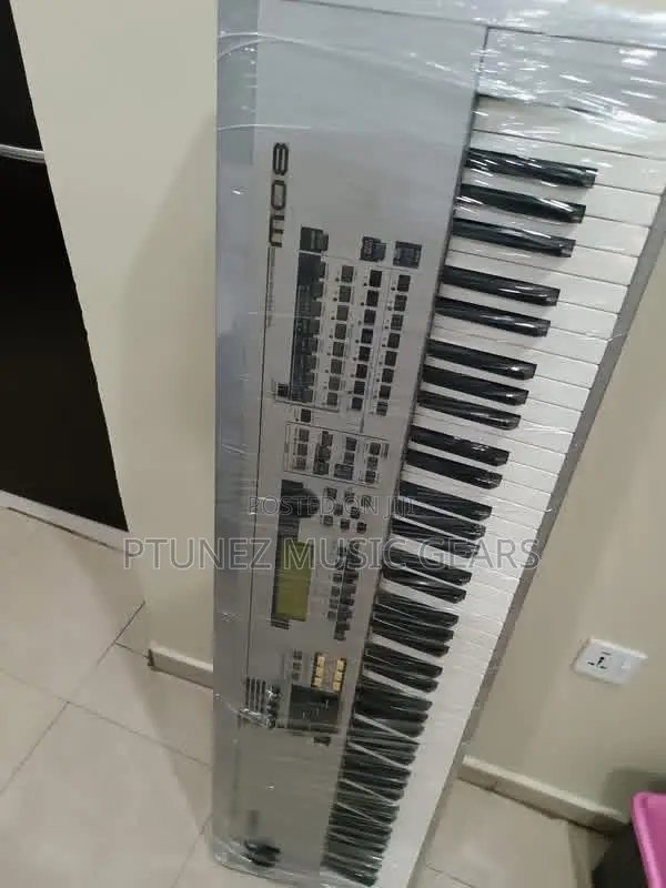 Yamaha Mo8 Synthertizer