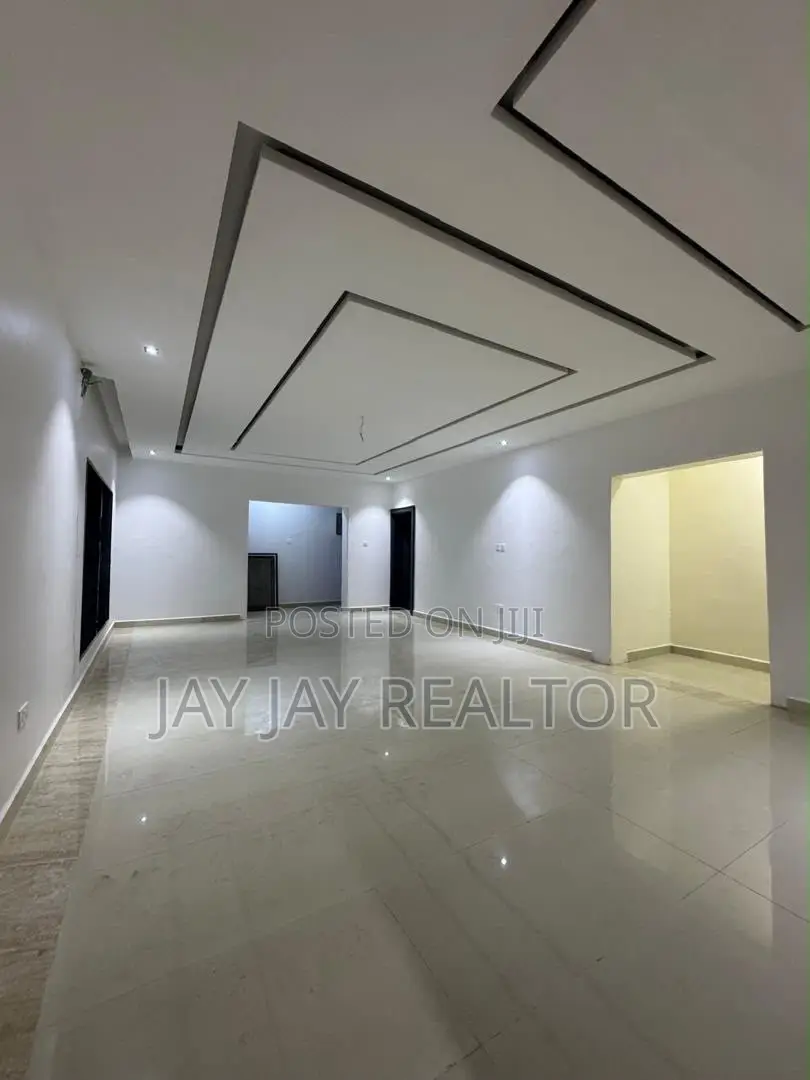 3bdrm Block of Flats in Lifecamp for sale
