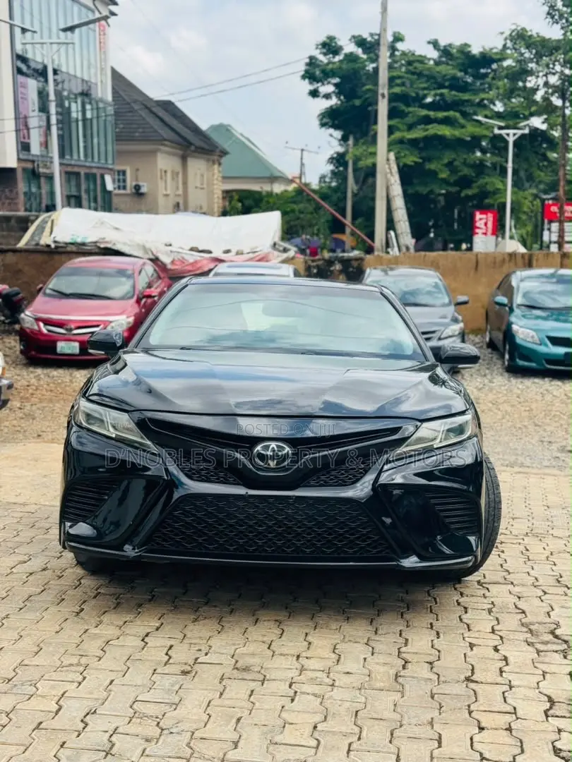 Toyota Camry SE FWD 2020 Black