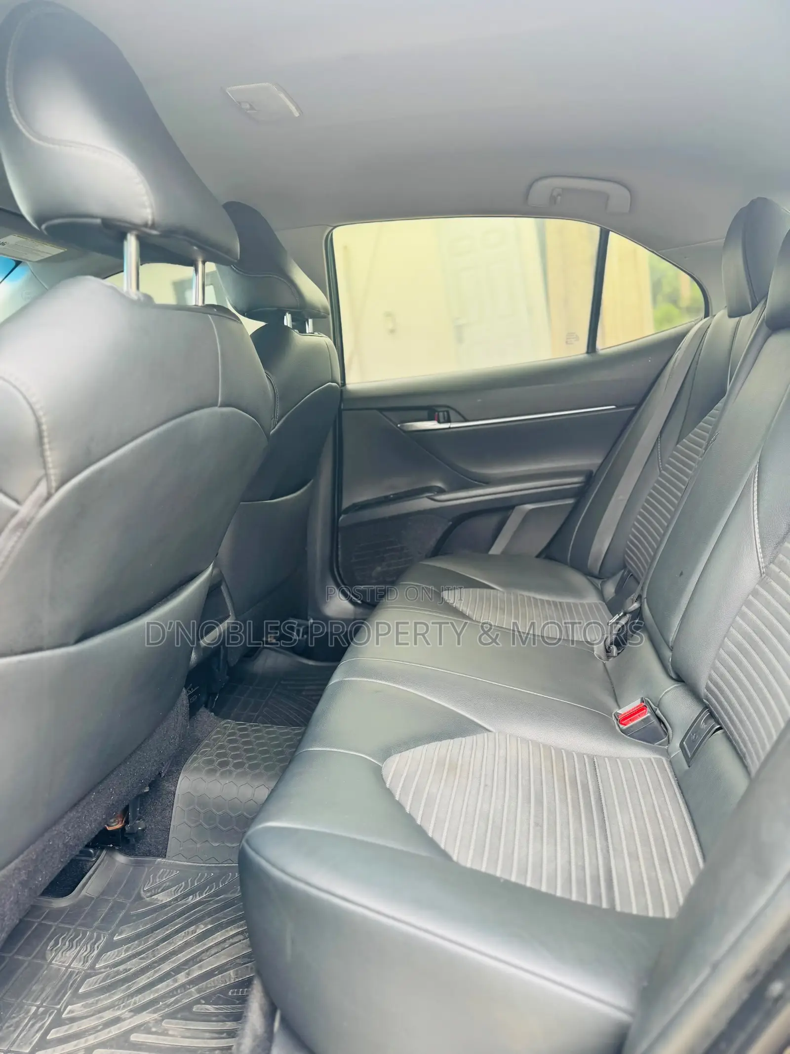 Toyota Camry SE FWD 2020 Black