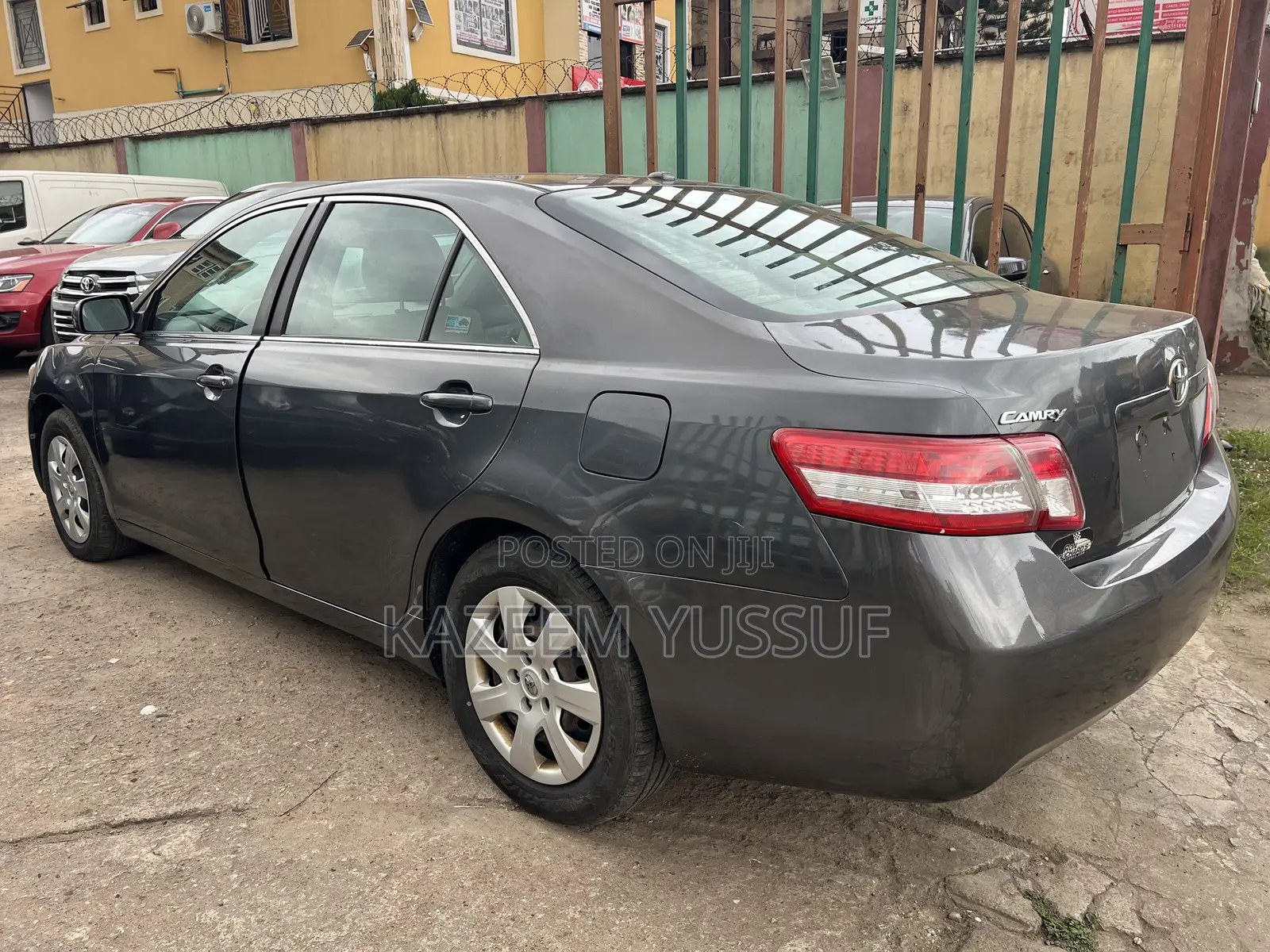 Toyota Camry LE 4dr Sedan (2.5L 4cyl 6AM) 2010 Gray