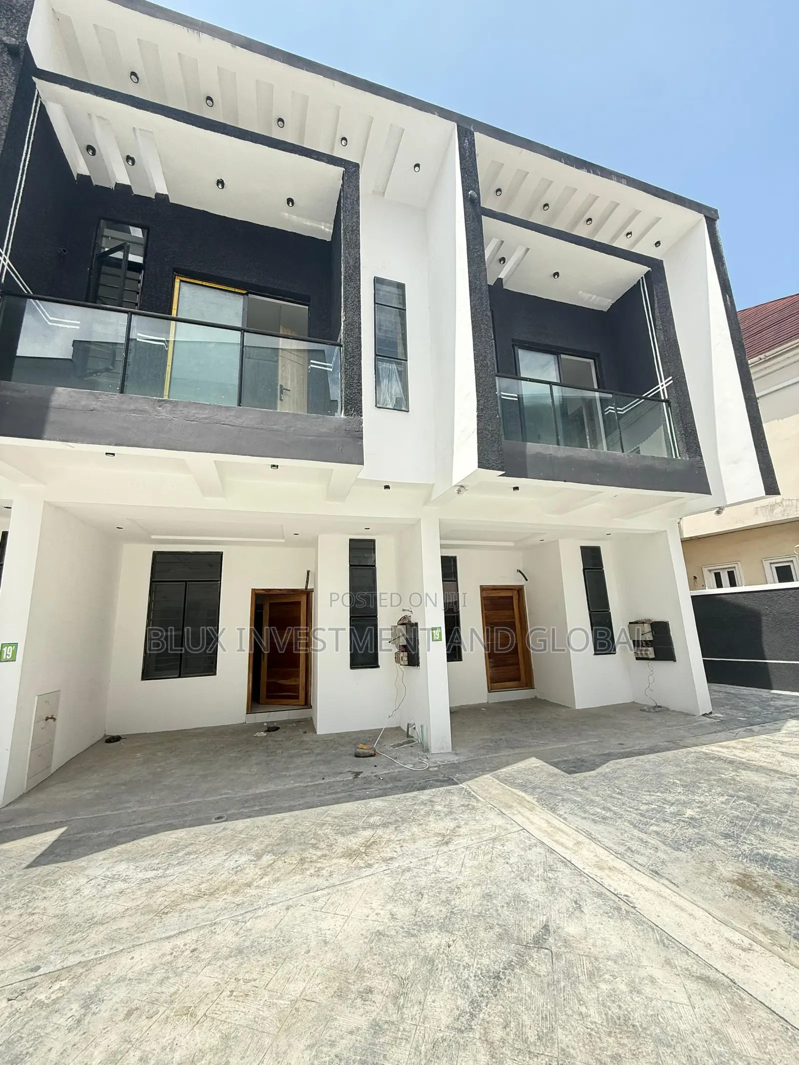 3bdrm Duplex in Chevron for sale