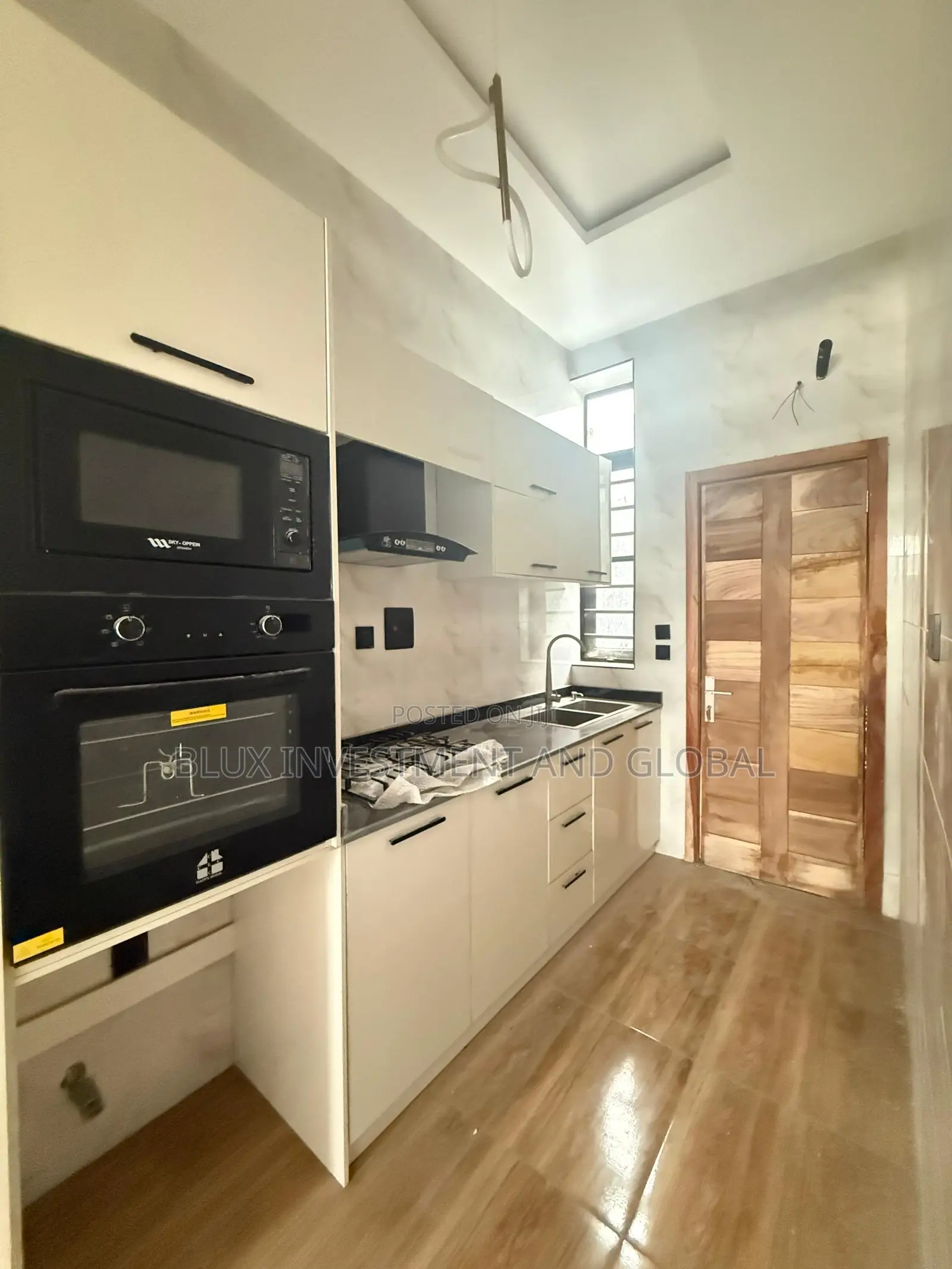 3bdrm Duplex in Chevron for sale