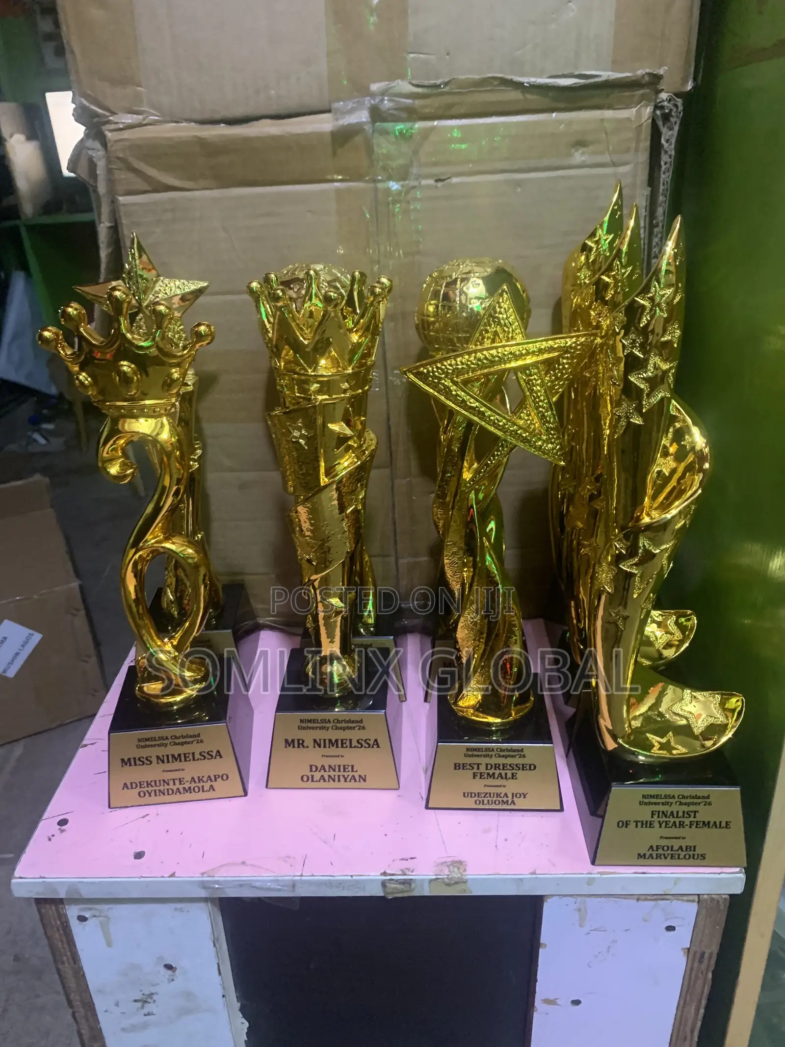 Gold Trophy Star, Black Base