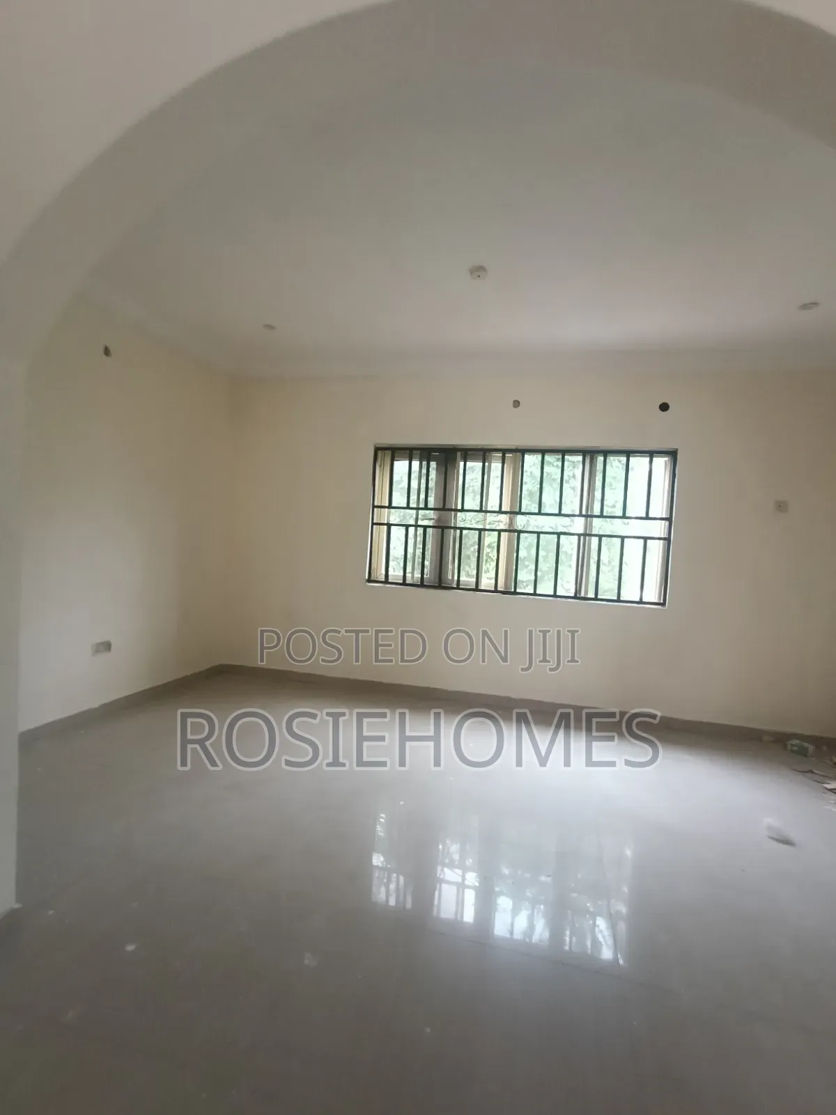 3bdrm Block of Flats in Adeba, Lakowe for rent