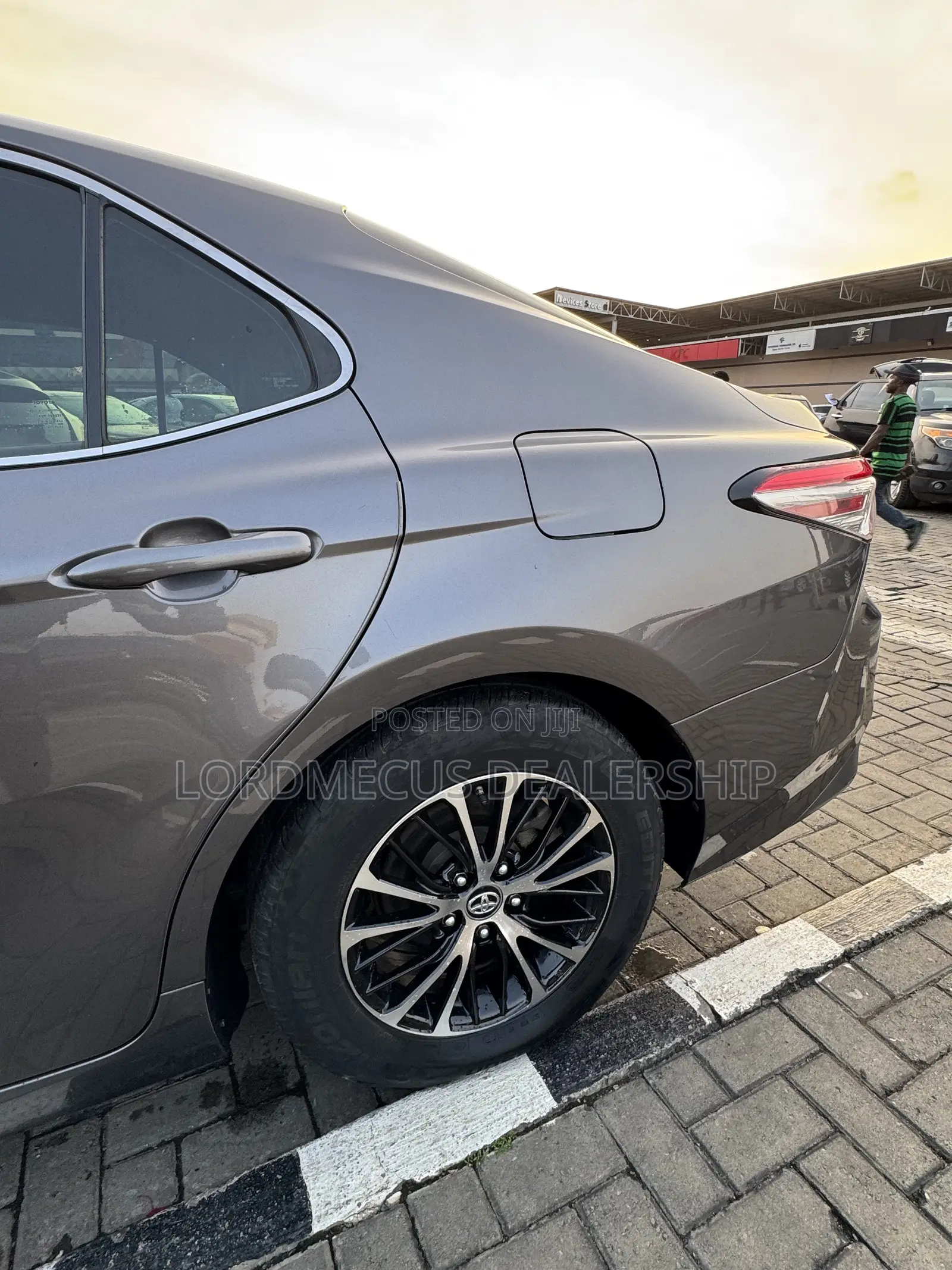 Toyota Camry LE FWD (2.5L 4cyl 8AM) 2018 Brown