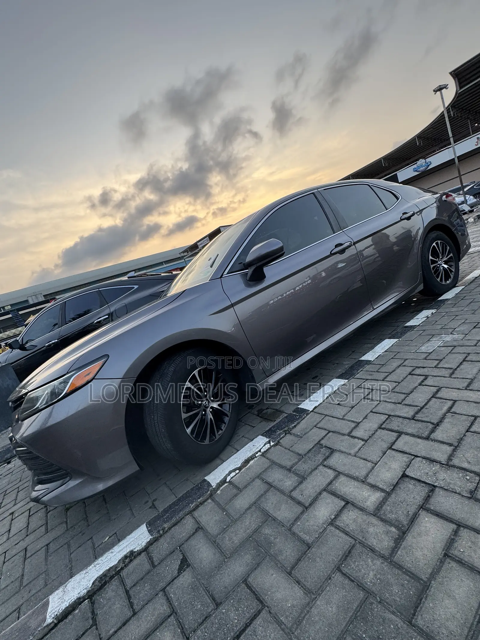 Toyota Camry LE FWD (2.5L 4cyl 8AM) 2018 Brown
