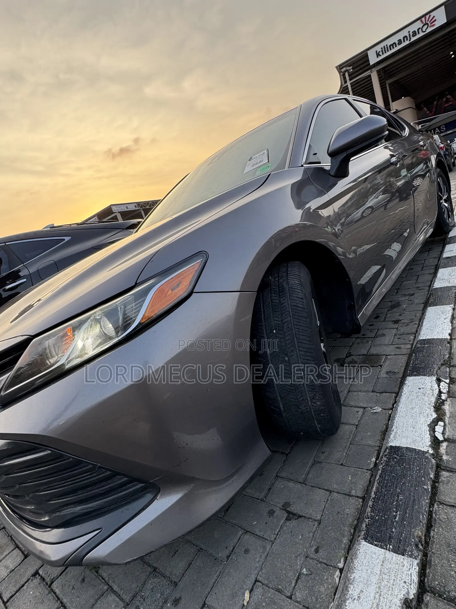 Toyota Camry LE FWD (2.5L 4cyl 8AM) 2018 Brown