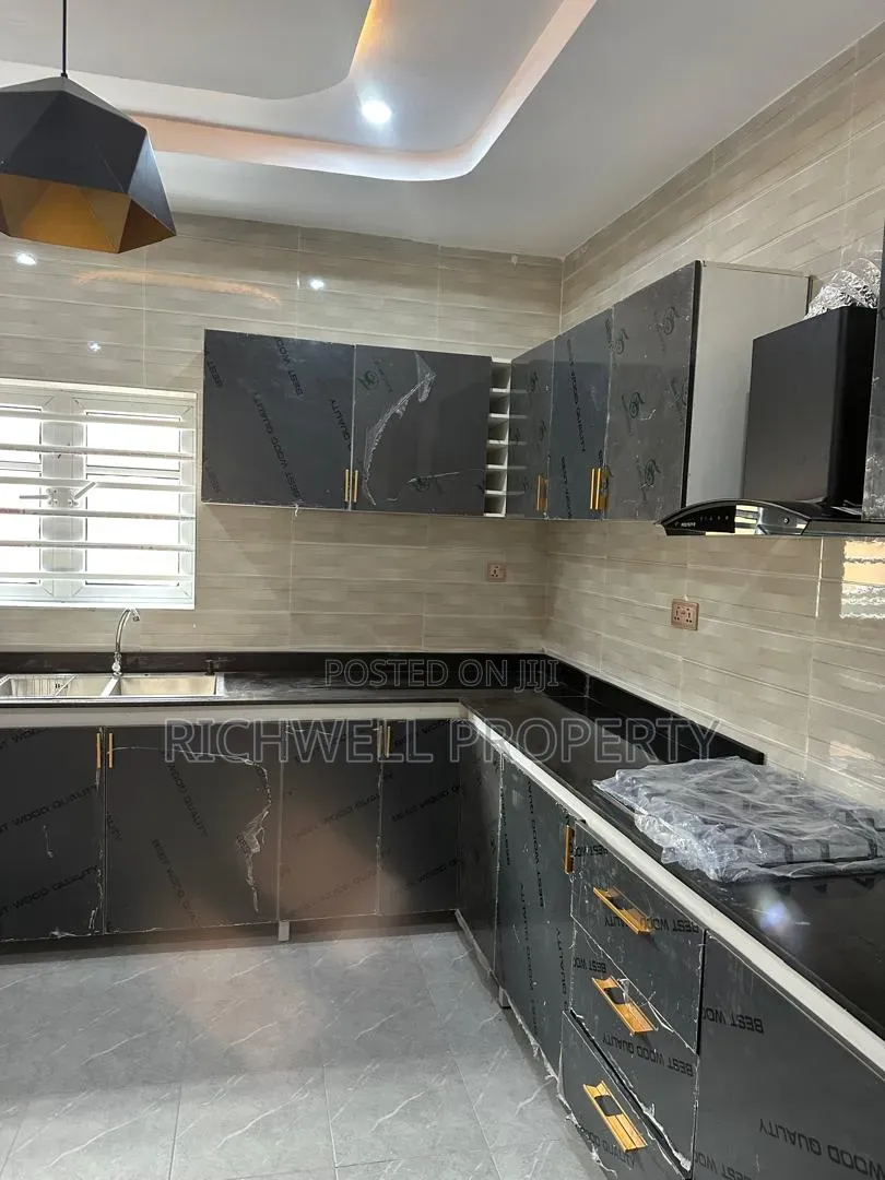 3bdrm Bungalow in Alaaka Elebu Off for sale