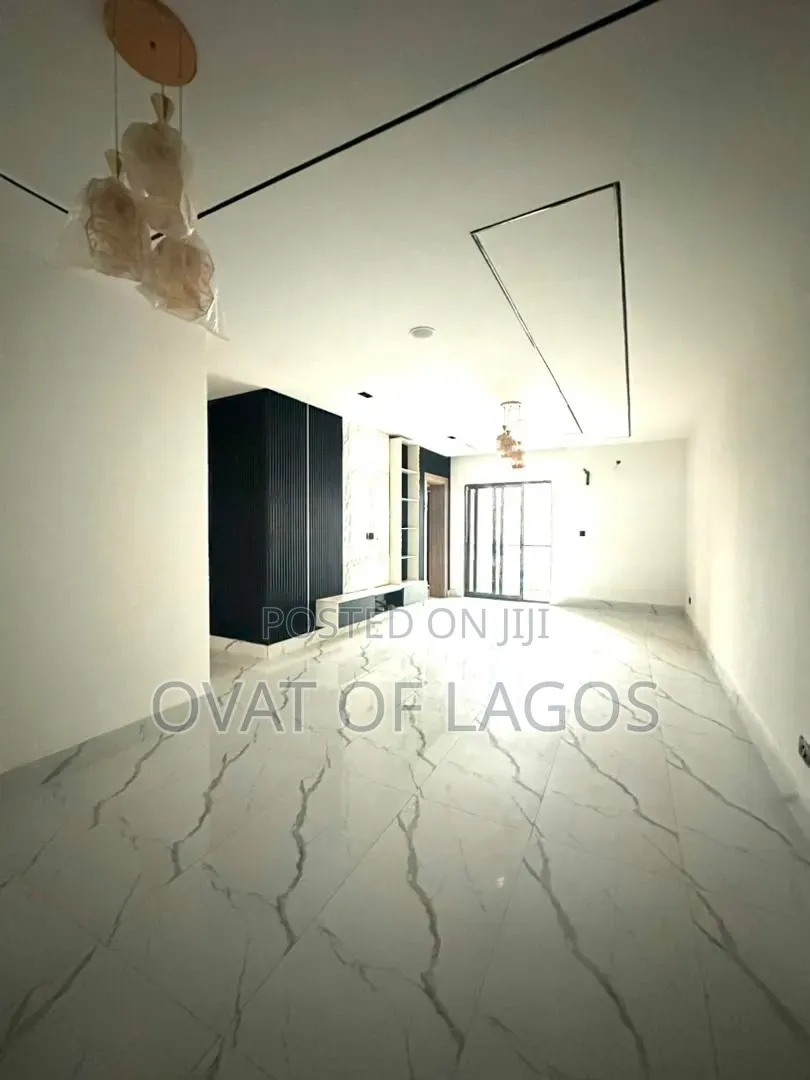 2bdrm Apartment in Lekki Phase 1 for sale