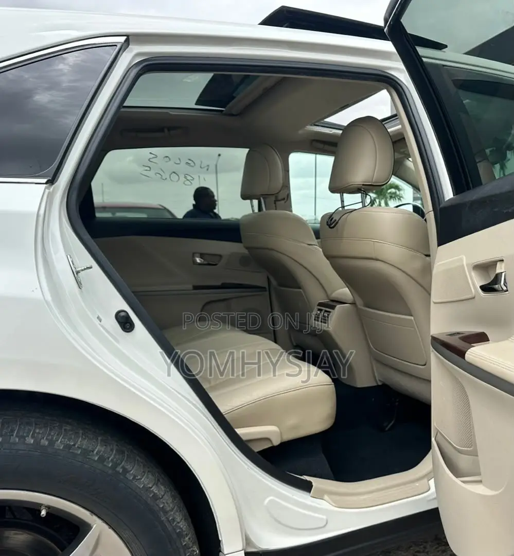 Toyota Venza V6 AWD 2010 White