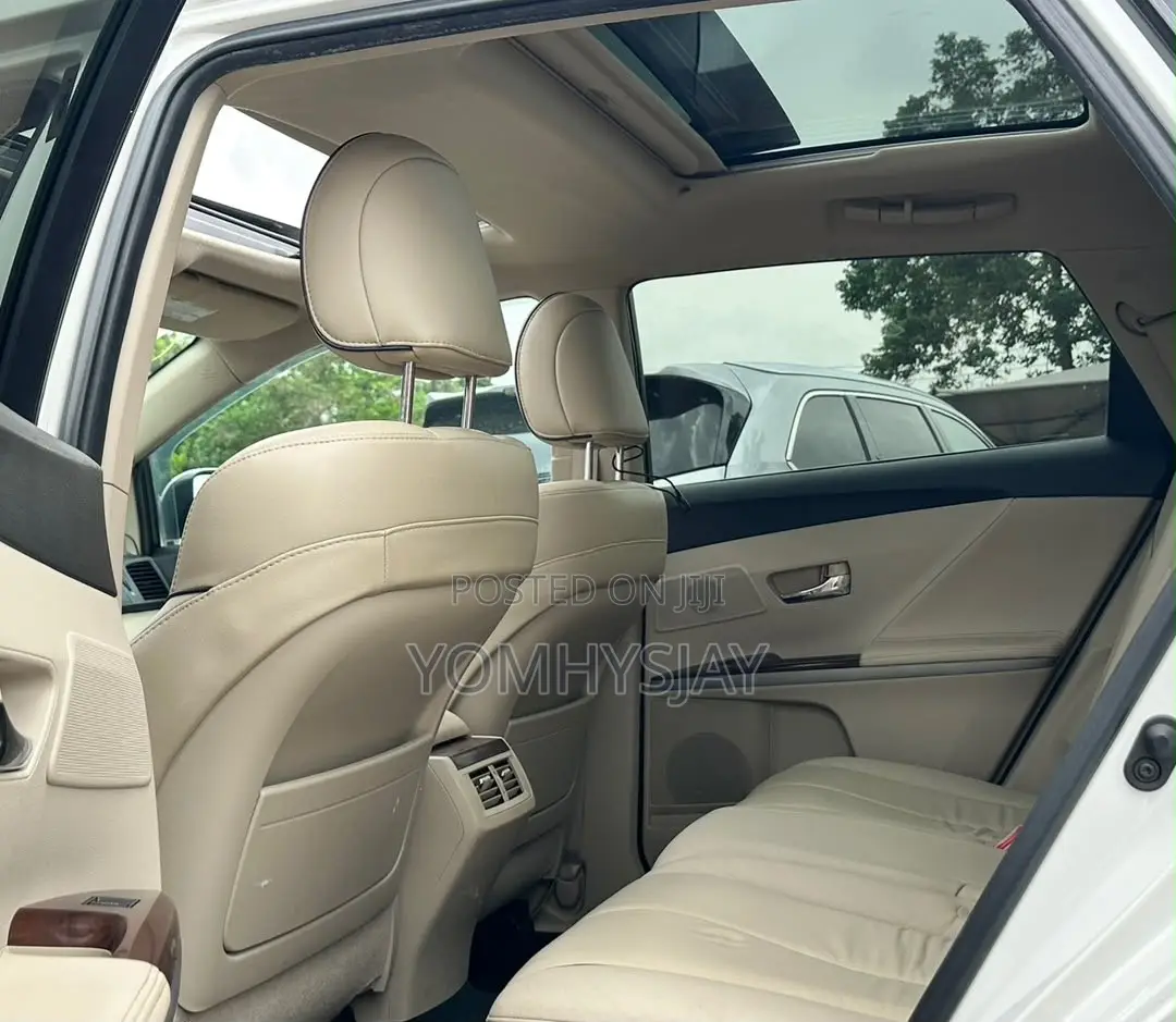 Toyota Venza V6 AWD 2010 White