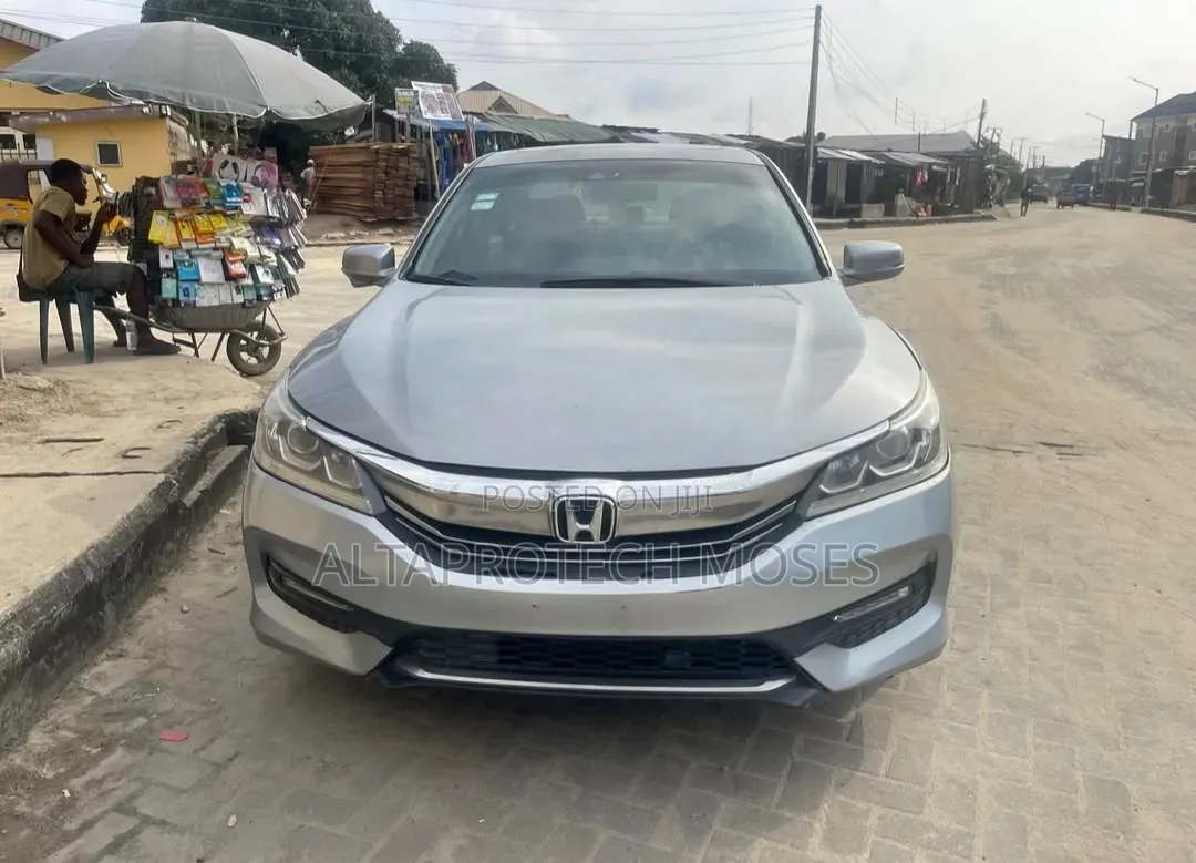 Honda Accord Touring 4dr Sedan FWD (3.5L 6cyl 6A) 2013 Silver