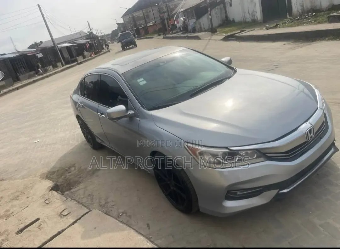 Honda Accord Touring 4dr Sedan FWD (3.5L 6cyl 6A) 2013 Silver