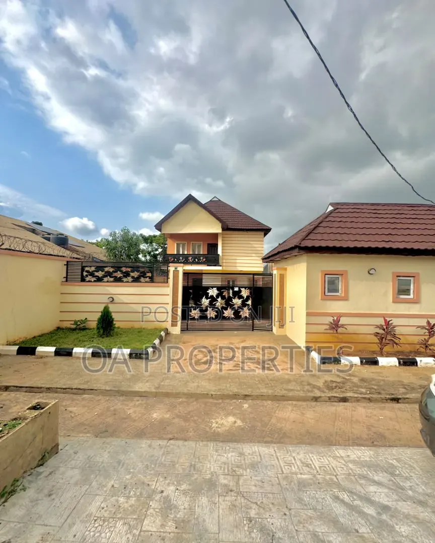 5bdrm Duplex in Okebadan Estate, for sale