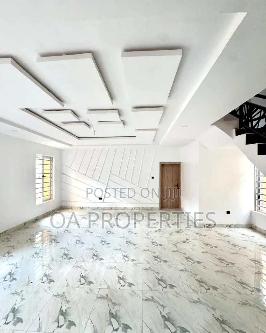 5bdrm Duplex in Okebadan Estate, for sale