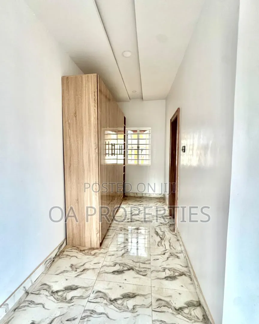 5bdrm Duplex in Okebadan Estate, for sale