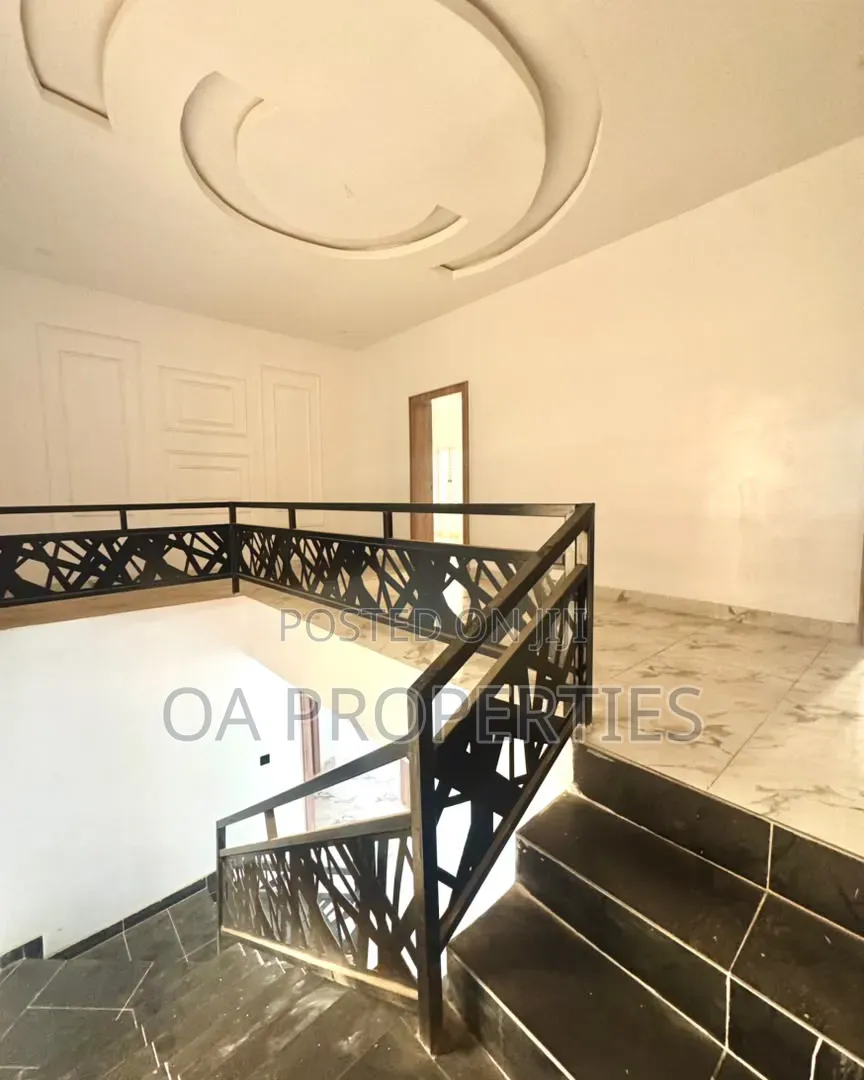 5bdrm Duplex in Okebadan Estate, for sale