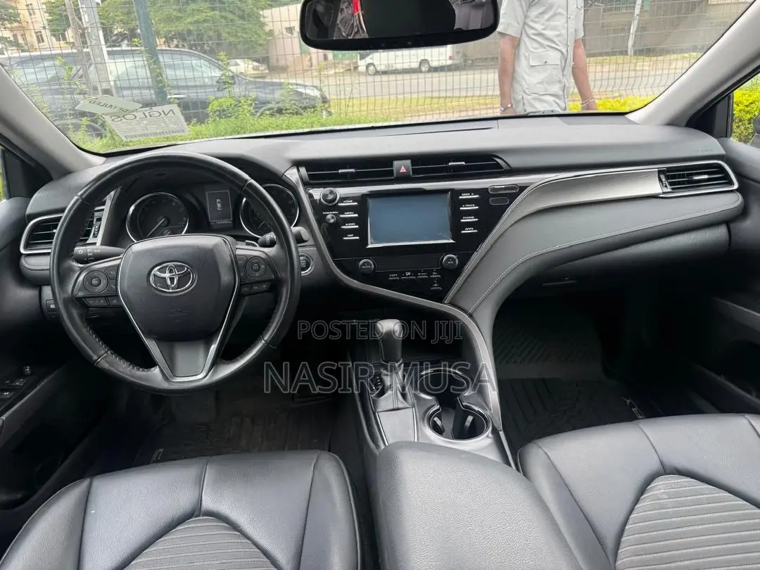 Toyota Camry SE (2.5L 4cyl 8A) 2019 Black