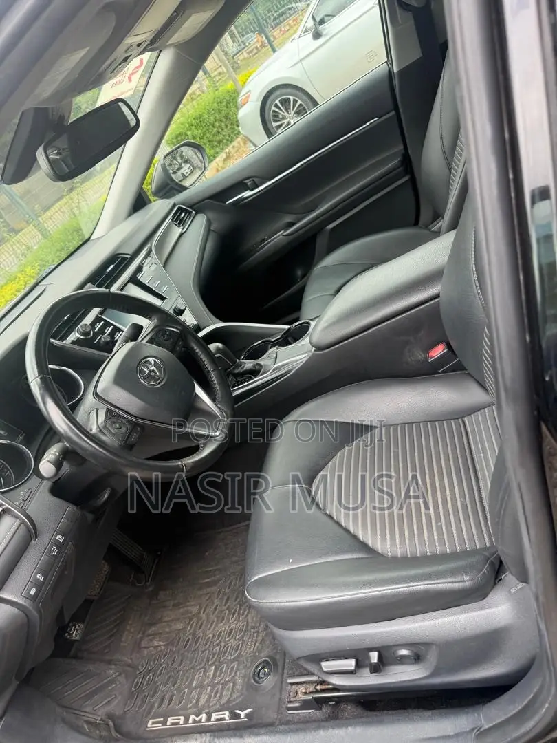Toyota Camry SE (2.5L 4cyl 8A) 2019 Black