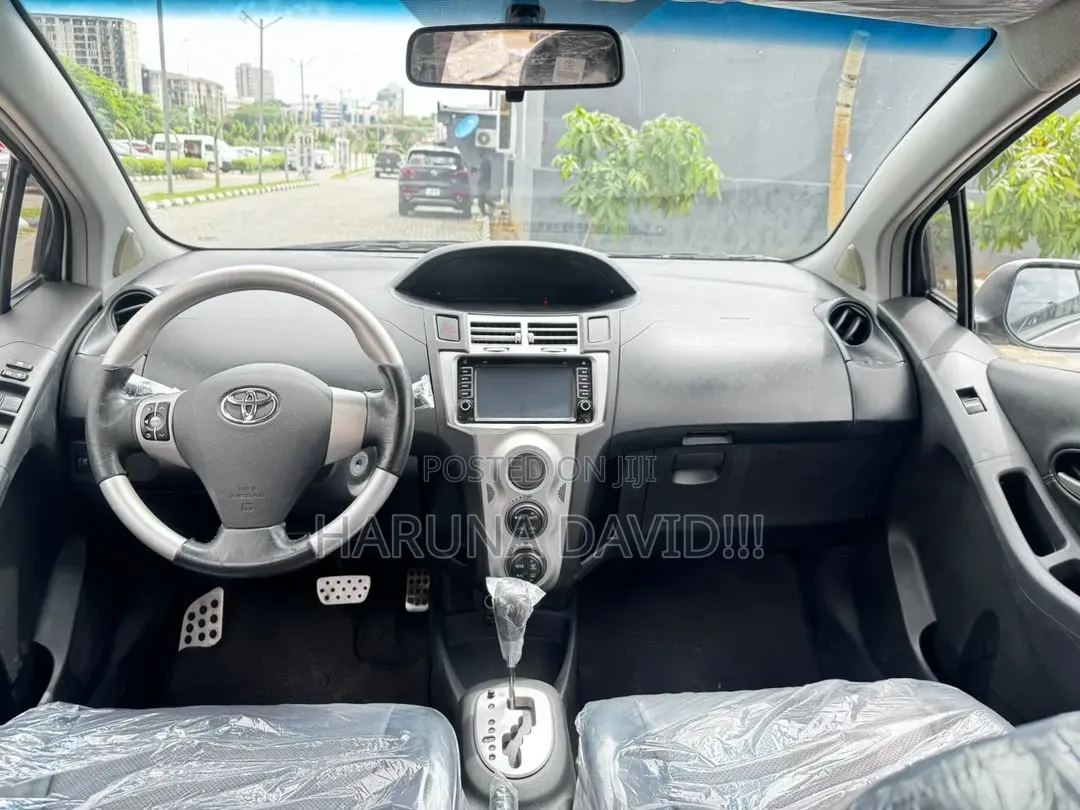 Toyota Yaris 2012 Silver