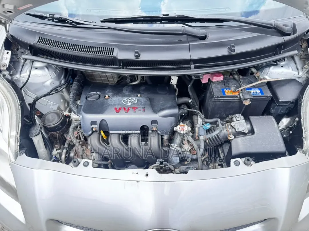 Toyota Yaris 2012 Silver