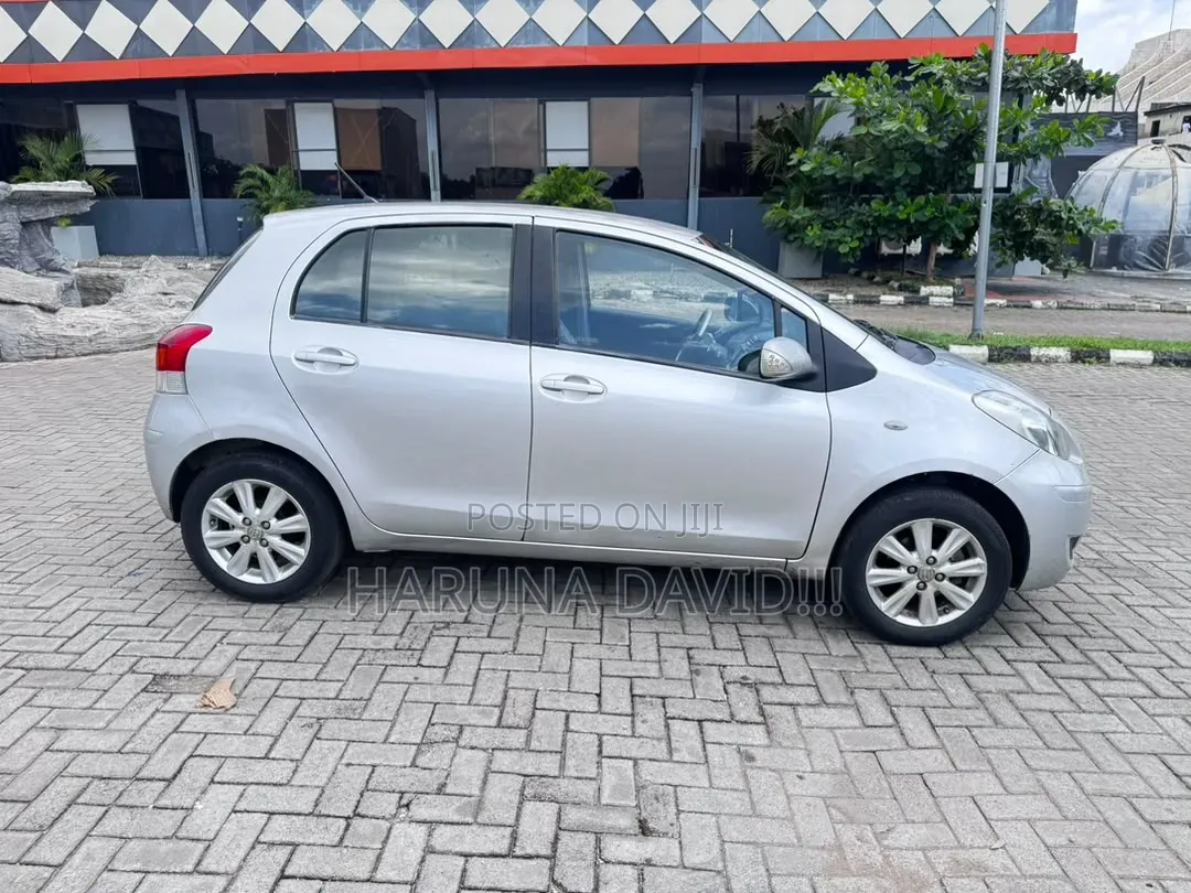 Toyota Yaris 2012 Silver