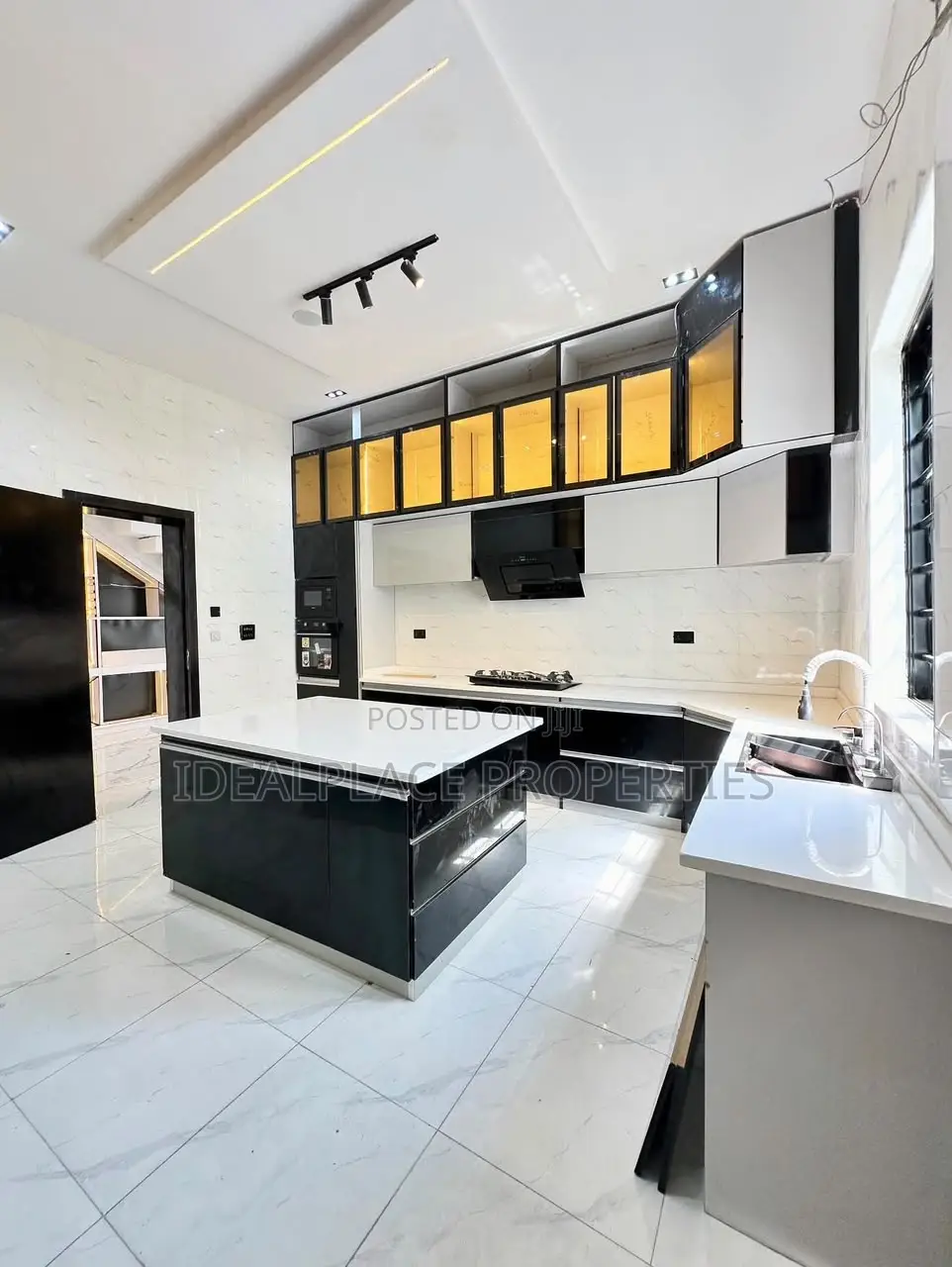 5bdrm Duplex in Lekki for sale