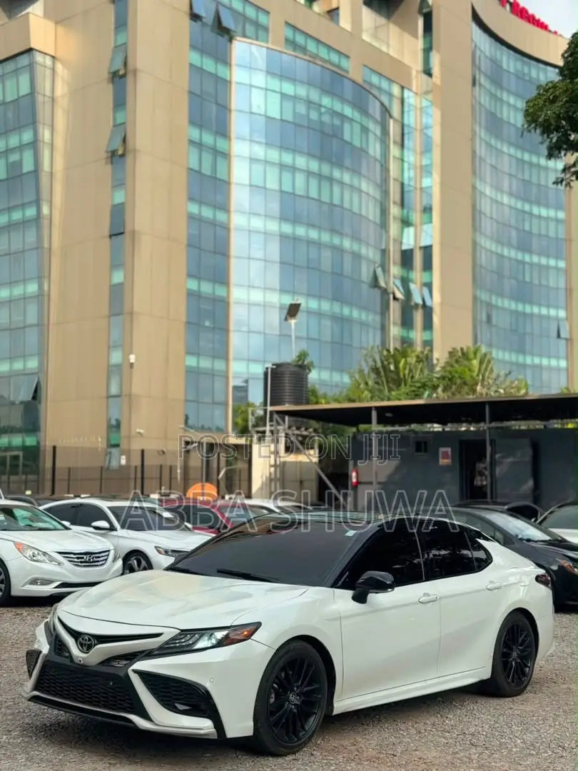Toyota Camry XSE V6 2023 White