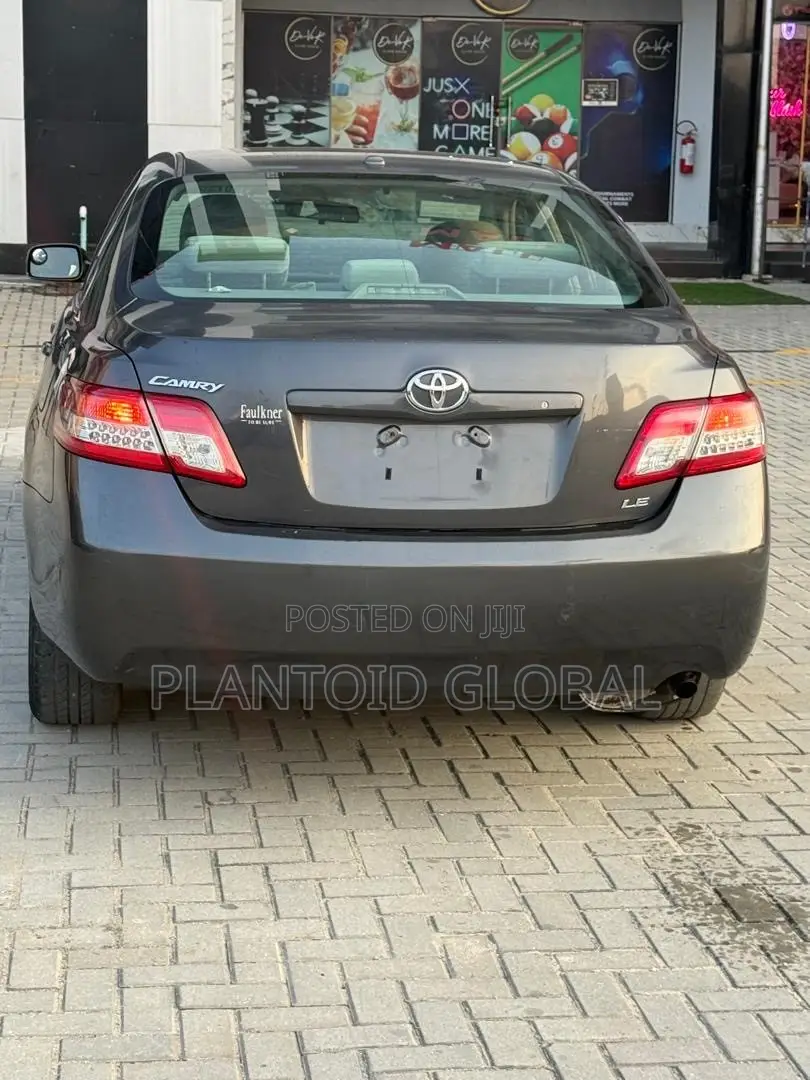 Toyota Camry 2011 Gray