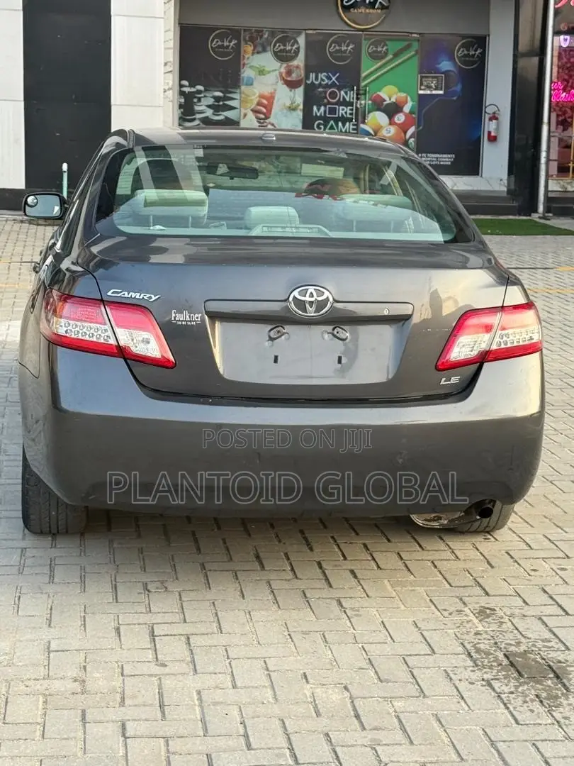 Toyota Camry 2011 Gray
