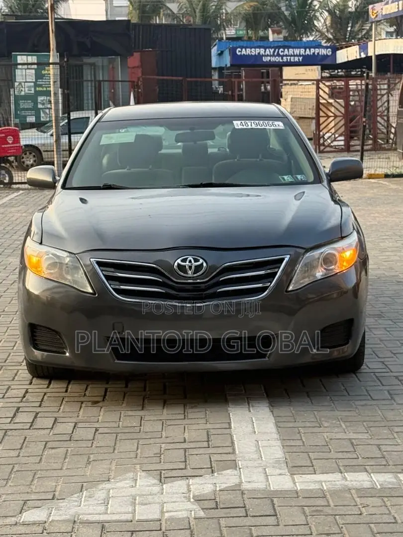 Toyota Camry 2011 Gray