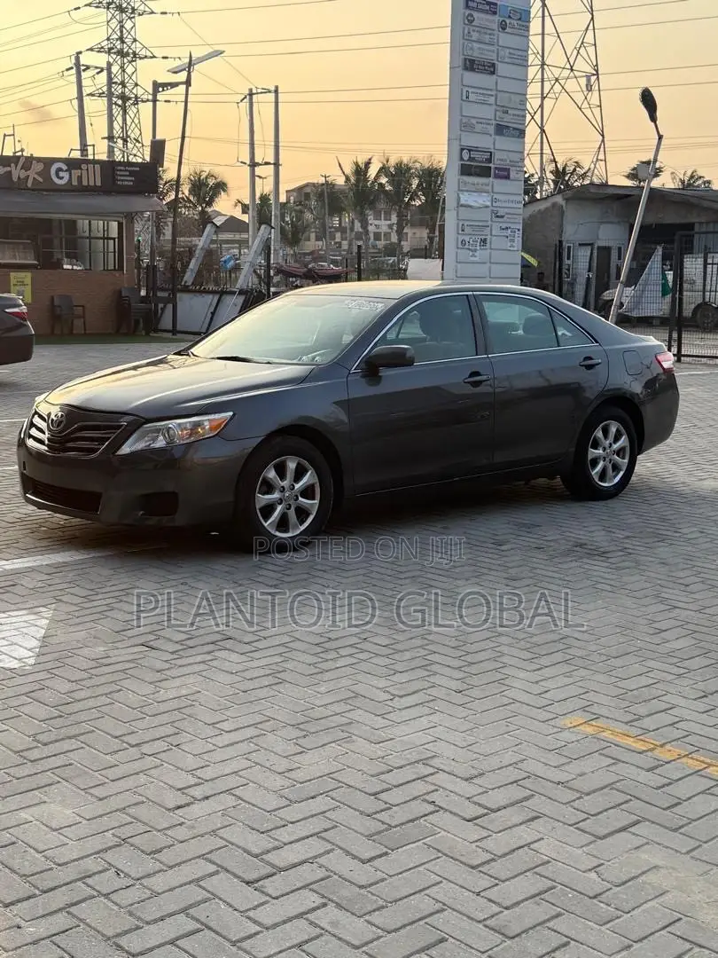 Toyota Camry 2011 Gray