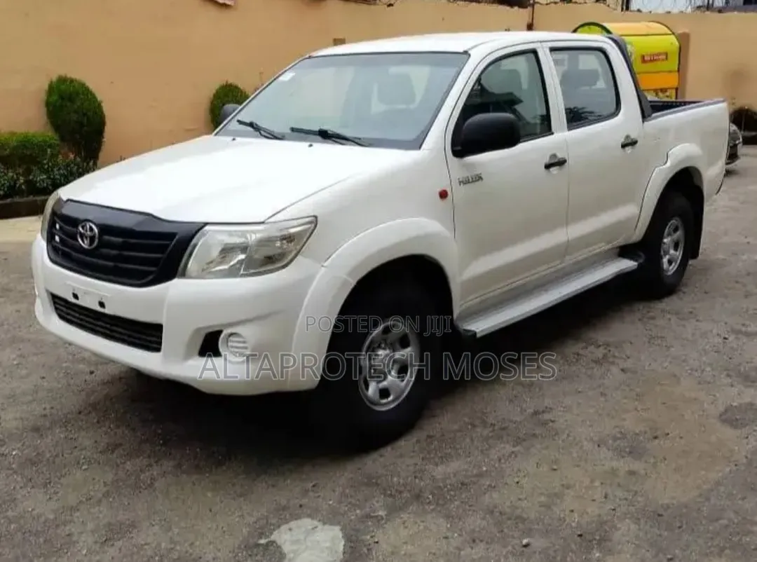 Toyota Hilux SR5 4x4 2014 White