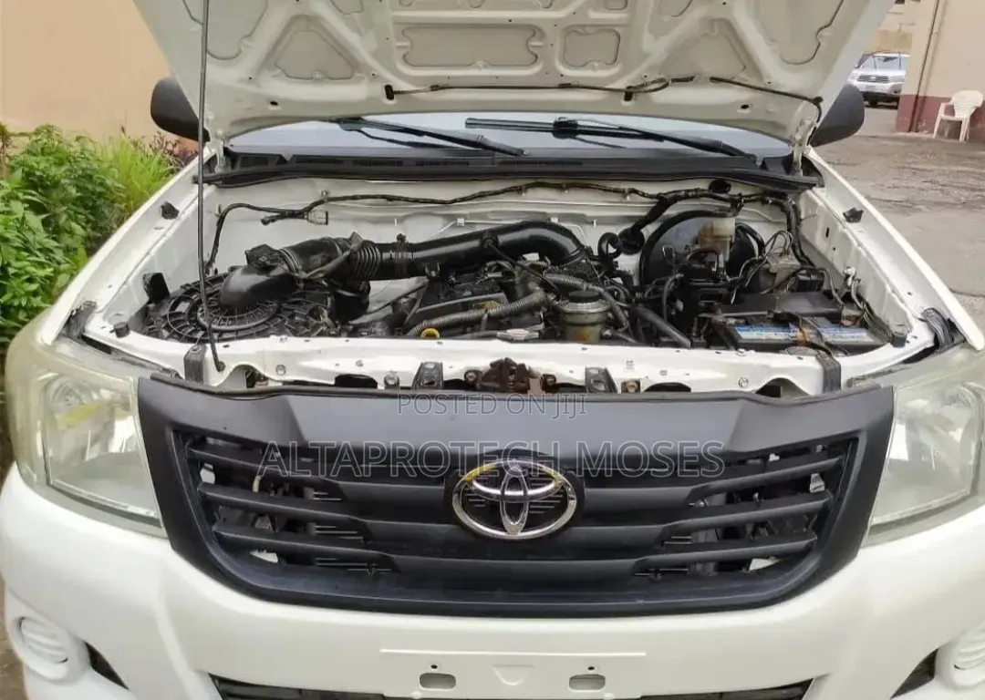 Toyota Hilux SR5 4x4 2014 White